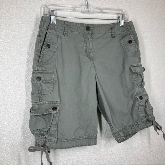 Ann Taylor Loft Cargo Shorts Size 4 Olive Green Cotton Baggy High Rise - Picture 3 of 13